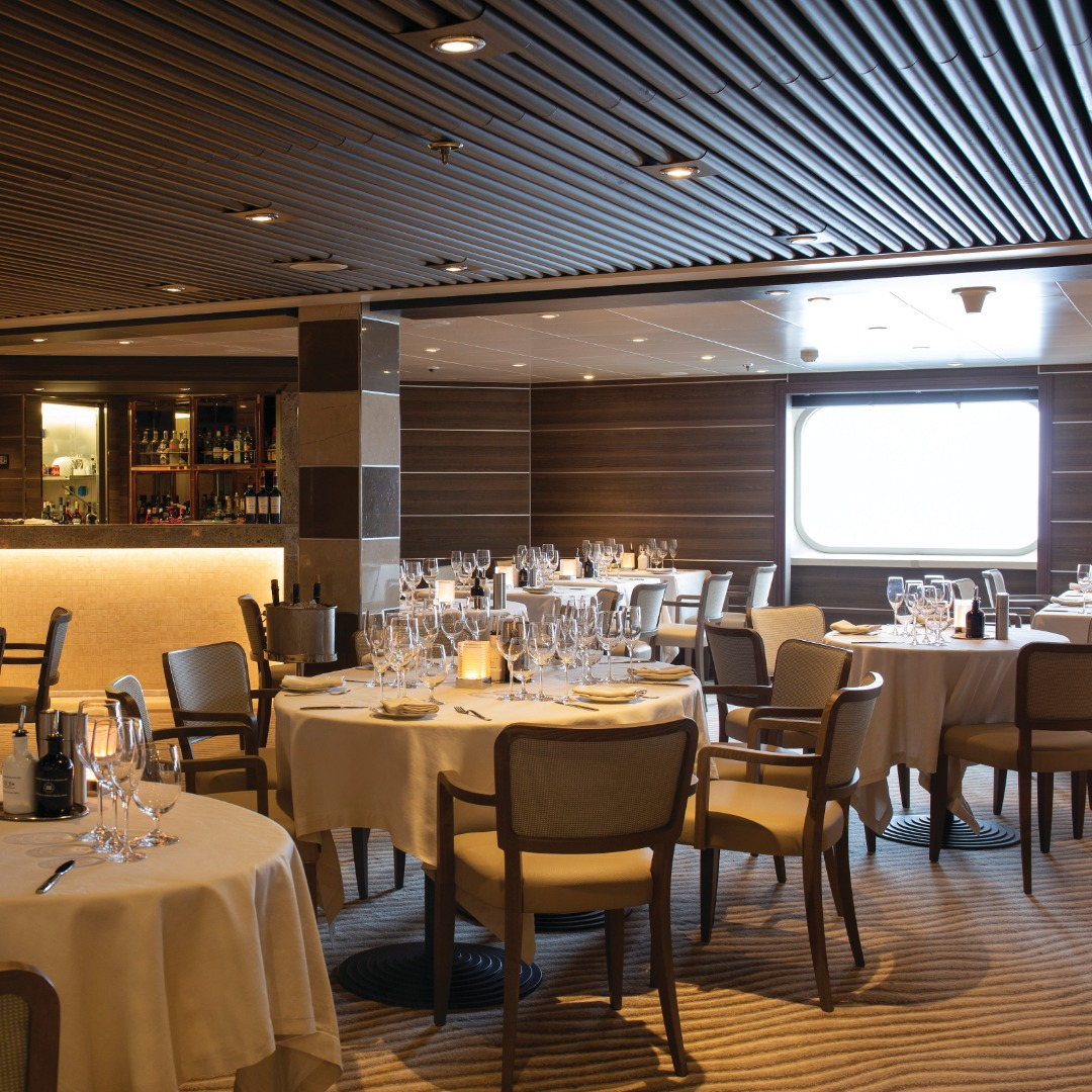 Indoor dining tables