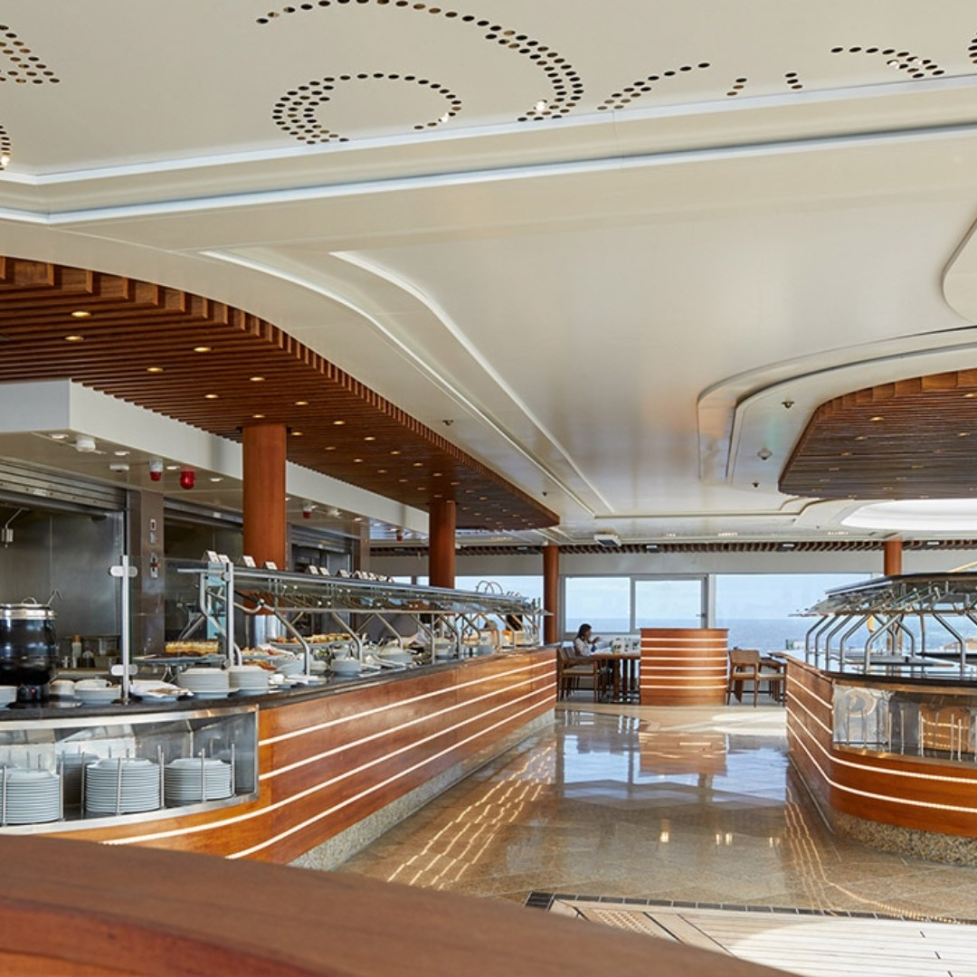Pool grill buffet