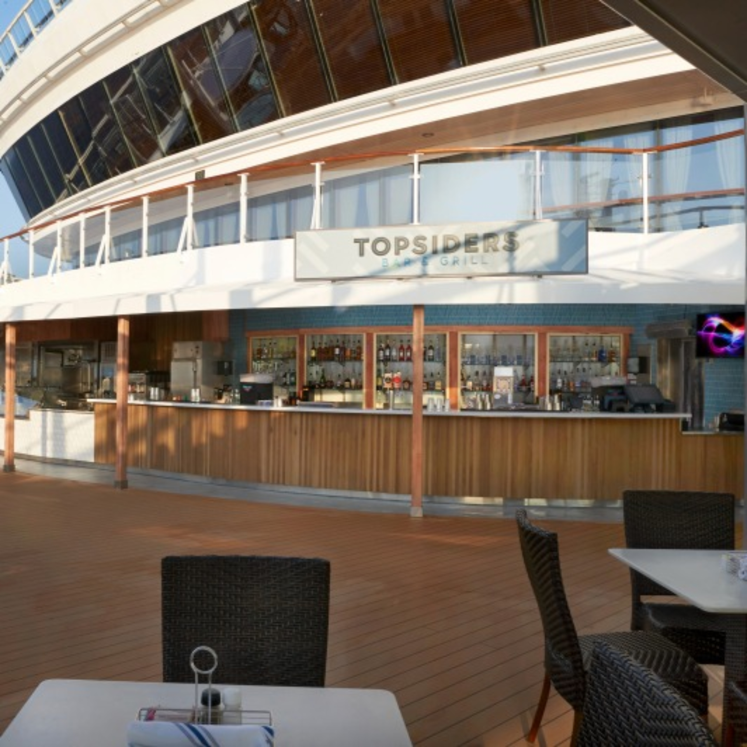 Outdoor Dining/Bar
